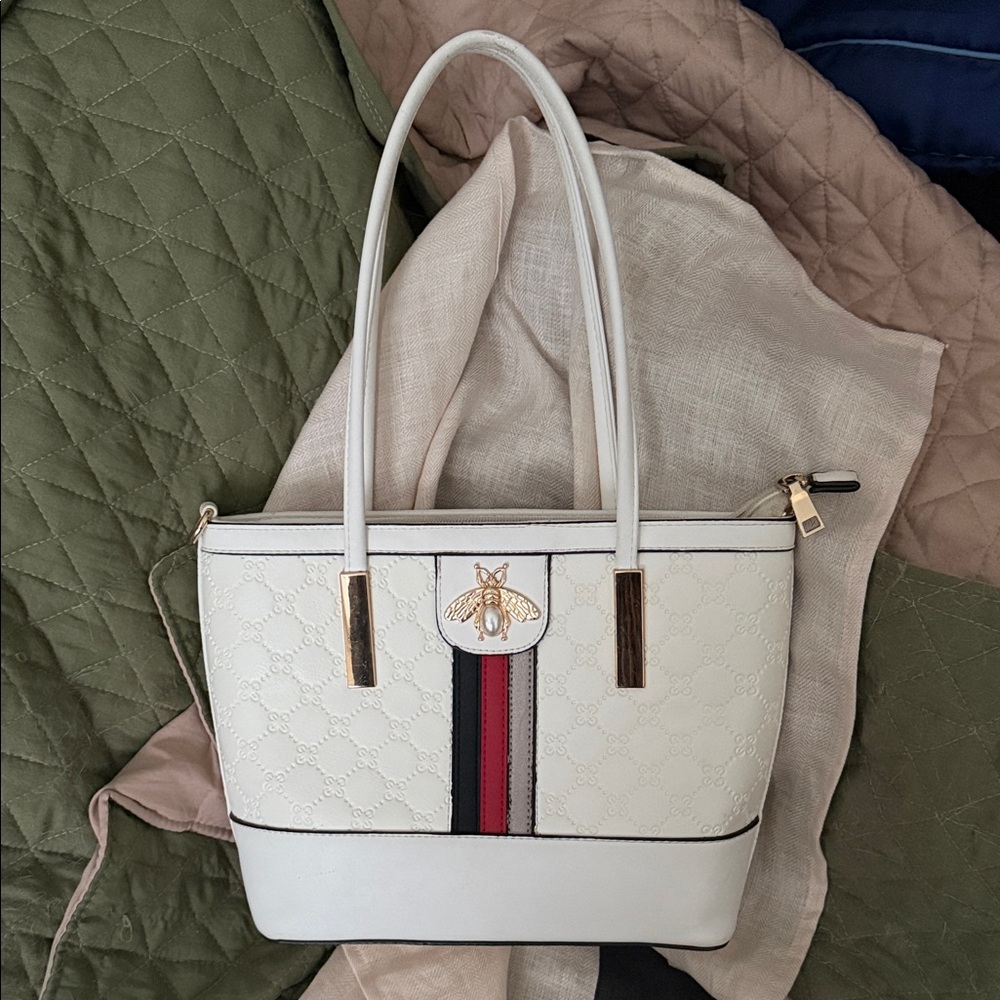 Elegant White Tote Bag with Gold Accents - Picture 1 of 5